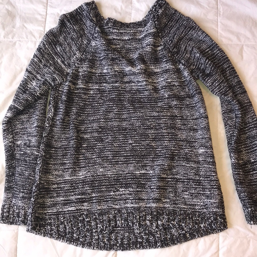 Black, white and grey sweater - Picture 4 of 4